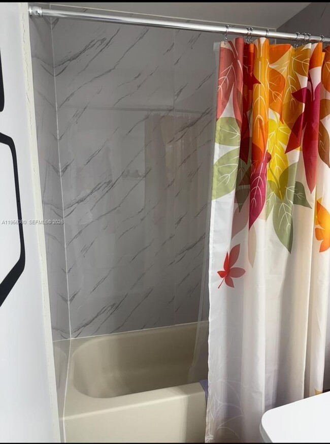 Building Photo - 1327 Towhee St