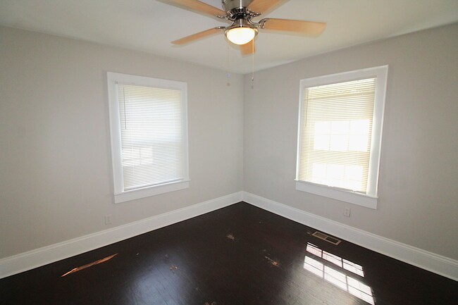 Building Photo - Charming home with updated Kitchen