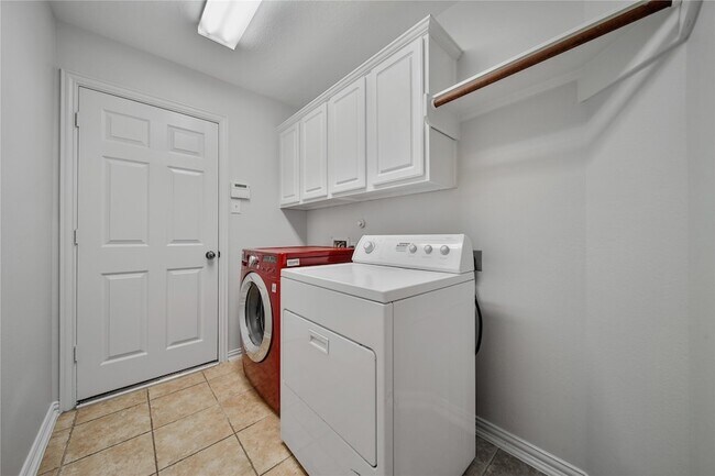 Building Photo - 14 Beauty Bower Pl