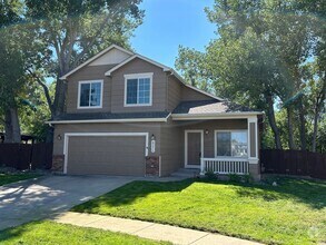 Building Photo - 4 bed 3.5 bath with 2 car garage - Availab...