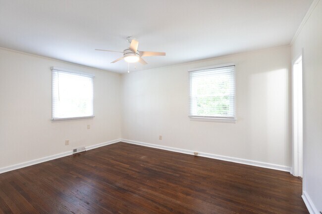 Building Photo - 5839 Wedgewood Dr