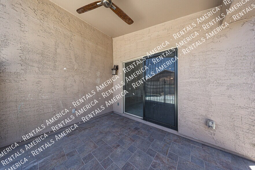 Building Photo - 854 W Straford Ave