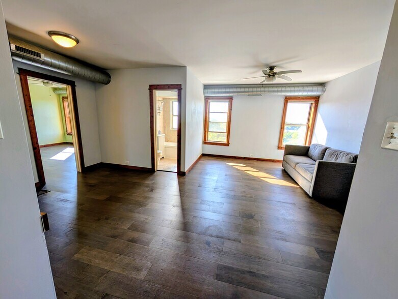 View upon entrance - 5400 S Harper Ave