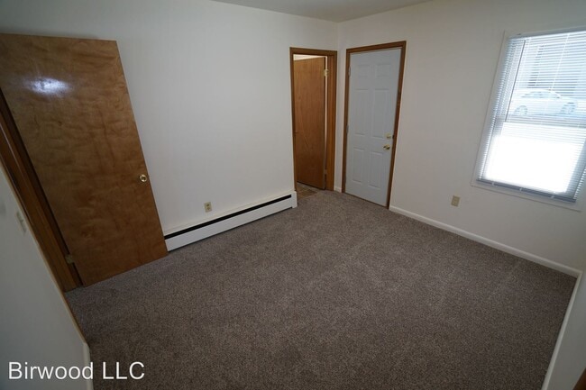 Building Photo - 1330 N Stoughton Rd