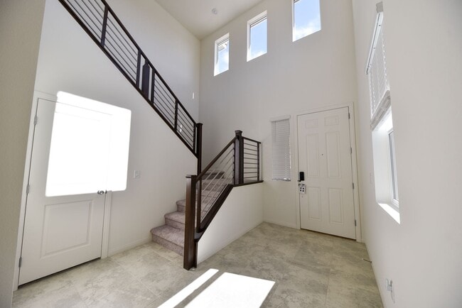 Building Photo - 5 Bed 3 1/2 Bath,  Beautiful home in gated community!