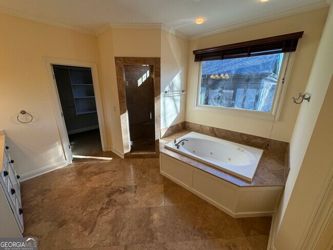 Building Photo - 1092 McLynn Ave NE