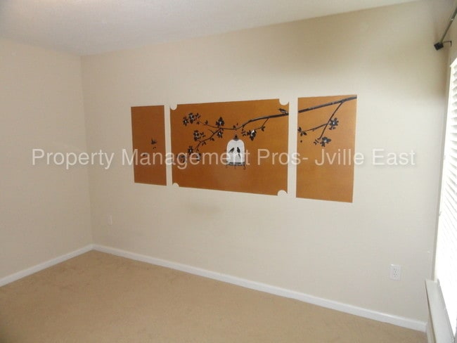 Building Photo - 7067 Deer Lodge Cir