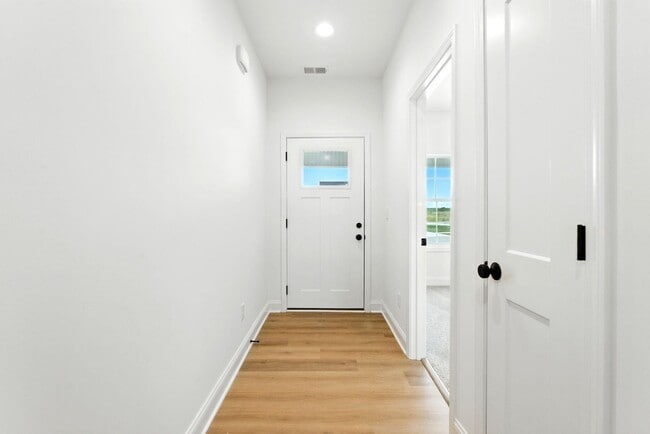 Building Photo - 1112 Mission Dr