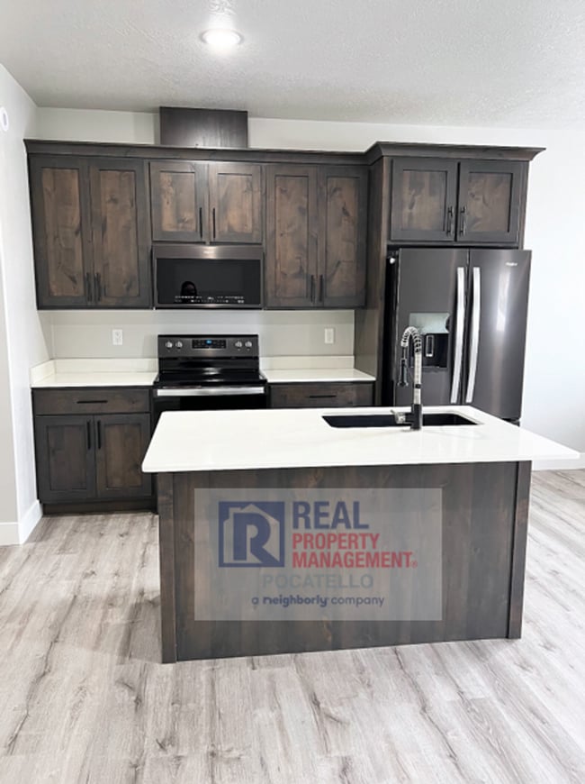 Building Photo - 3 Bedroom 2.5 Bathroom Town Home - 1 Car G...