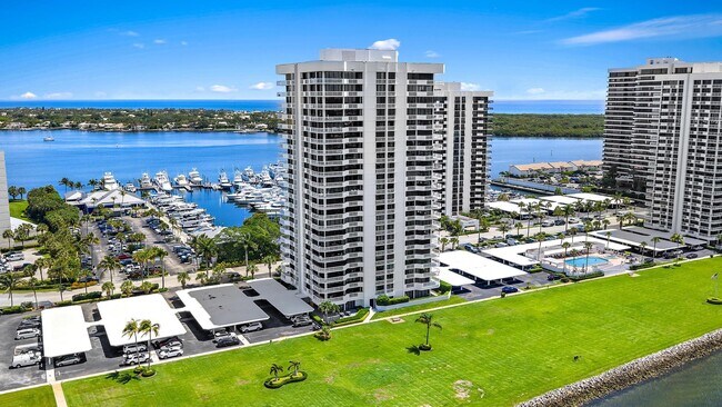 Building Photo - 123 Lakeshore Dr
