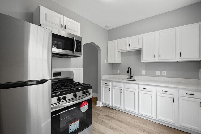 Primary Photo - Stunning 2 bedroom home in Carrick availab...