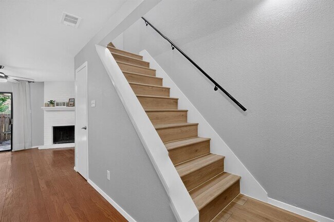 Building Photo - 3801 Menchaca Rd