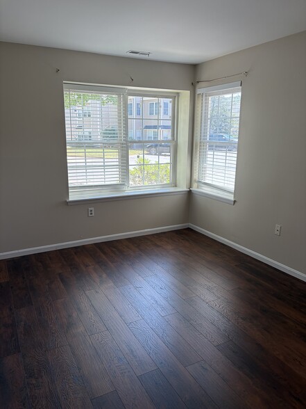 Building Photo - 109 Driftwood Ct
