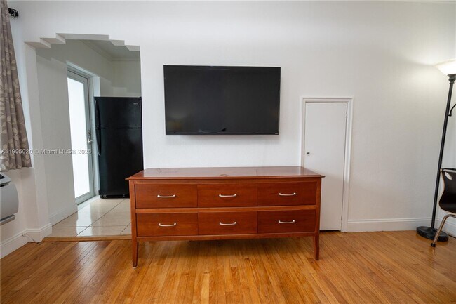 Building Photo - 7445 Harding Ave