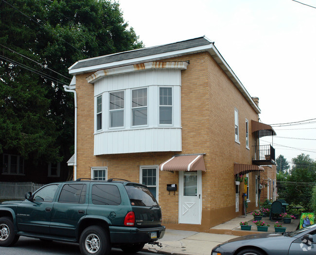 Bldg B - 949-951 N 19th St
