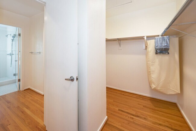 Building Photo - Spacious 3BD/2.5BA Mesa Townhome! (Walking...
