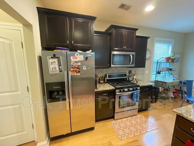 Building Photo - 5185 Celtic Dr
