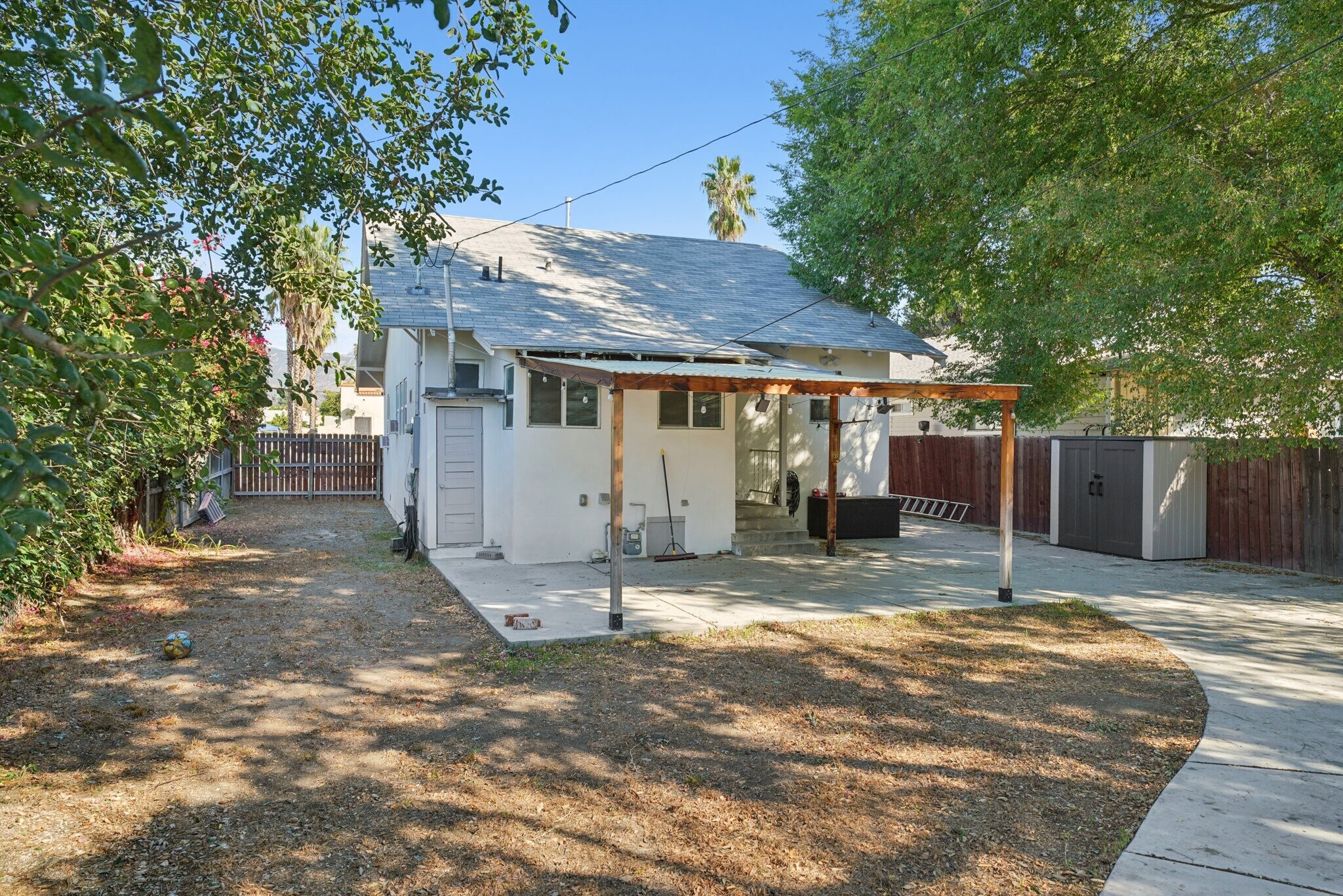 Building Photo - 379 W 19th St