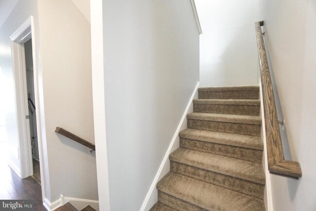 Building Photo - 1003 Chapman Cir
