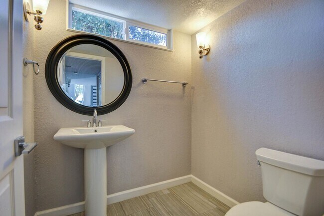 Building Photo - Offering 3 spacious bedrooms, 2.5 baths, l...