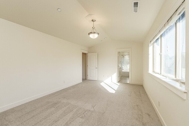 Building Photo - $1000 OFF MOVE IN SPECIAL - 4 Bedroom 2.5 ...