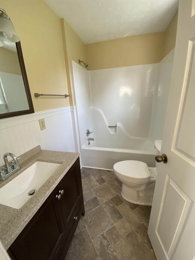 Building Photo - 1410 Irwin Ave