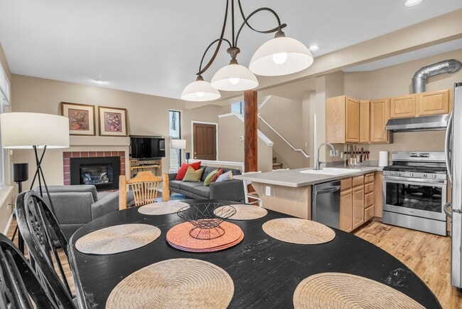 Building Photo - Cottage Loop Townhome