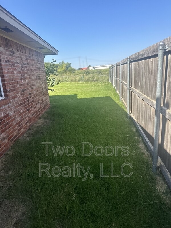 Building Photo - 8113 Waters Edge Way