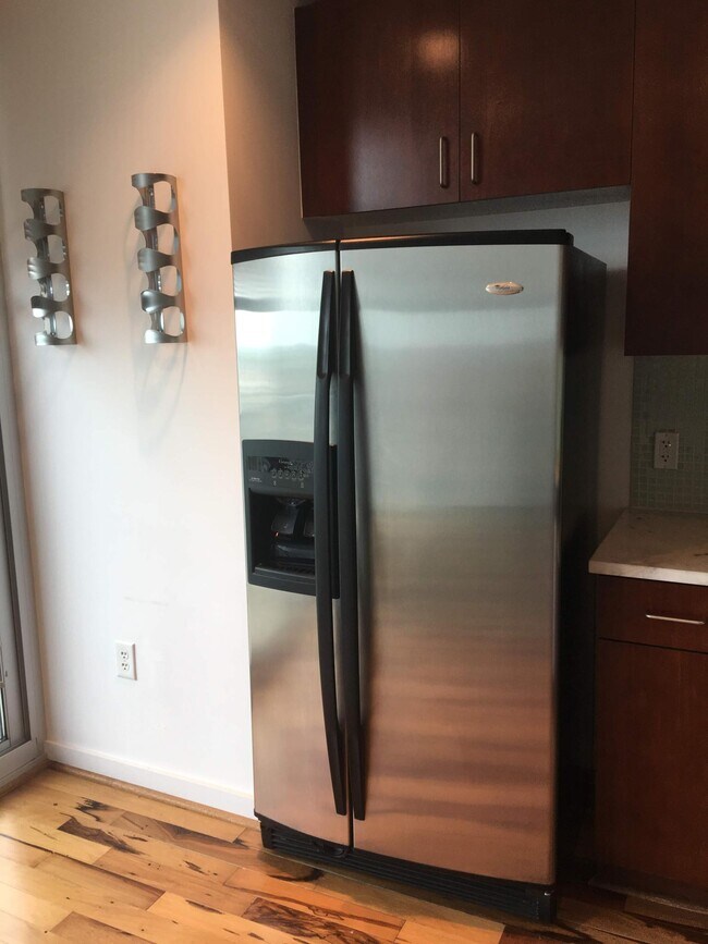 Building Photo - 5925 Almeda Rd