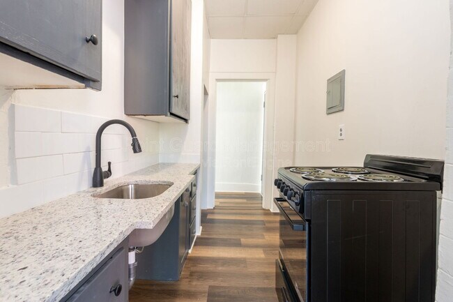 Building Photo - 423 N Emporia Ave