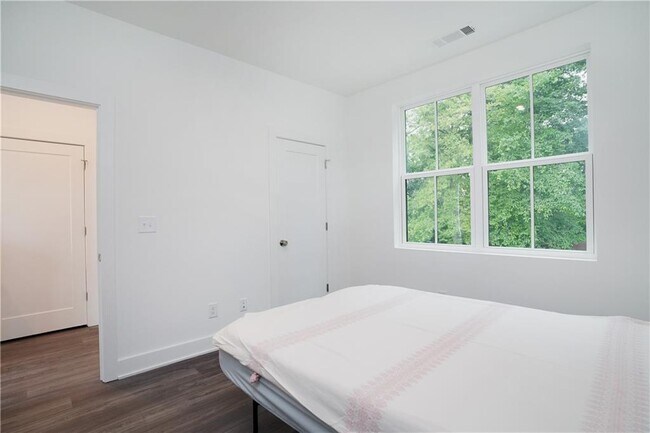 Building Photo - 1815 Gotham Ln NE