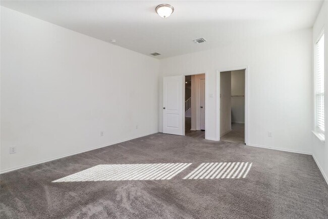 Building Photo - 1621 Stinnett Dr