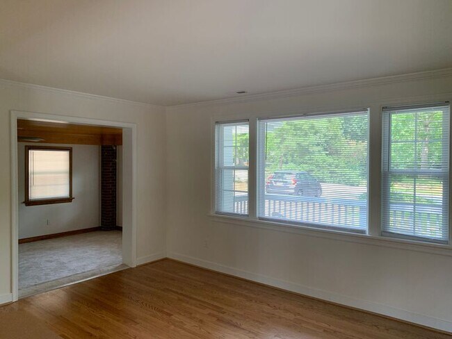 Building Photo - 5631 Swan Dr
