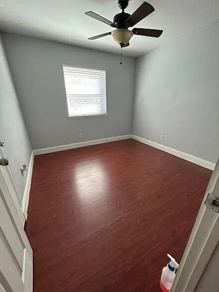 Building Photo - 1112 Park Center Ct