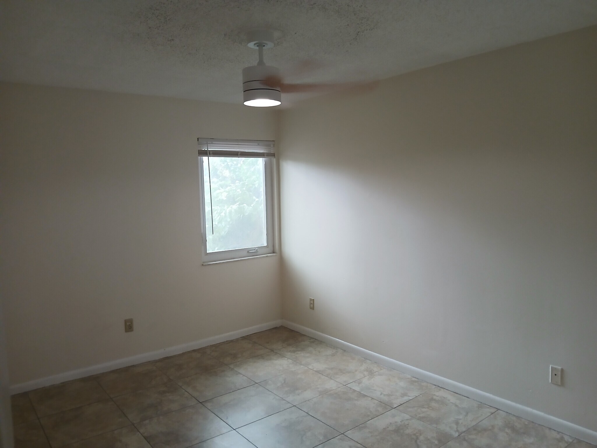 Building Photo - 4810 S Dauphin Ave