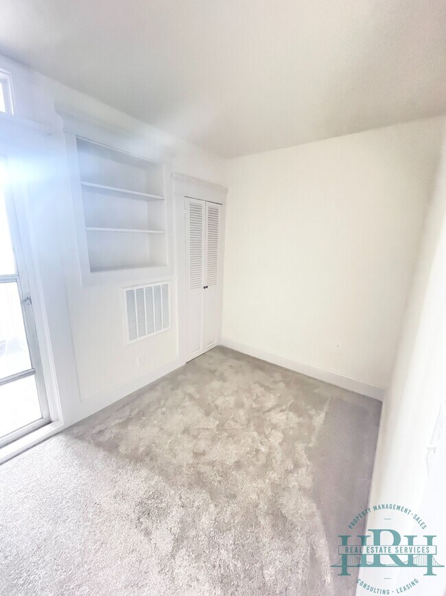 Building Photo - 330 23rd Ave