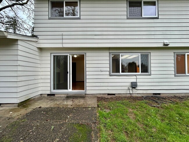 Building Photo - Timeless 5 Bed, 2.5 Bath Home - SW Beaverton