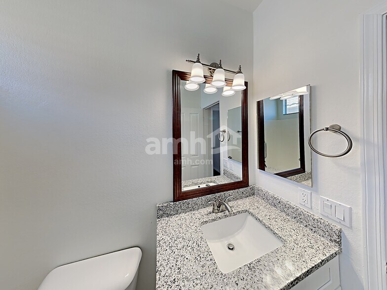 Building Photo - 3413 E Flower St