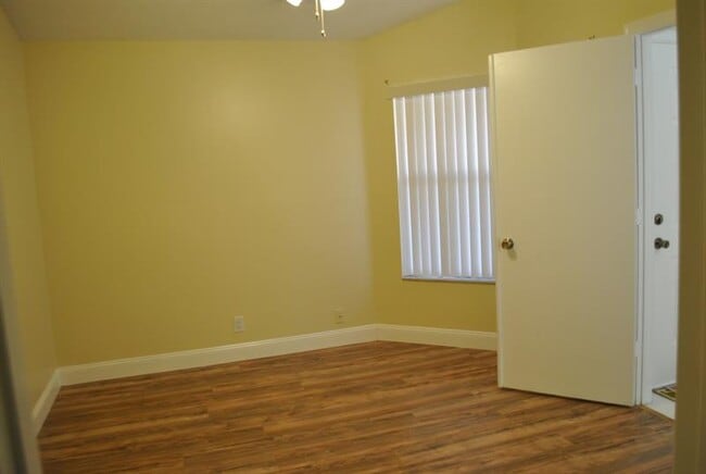 Building Photo - 3687 Collinwood Ln