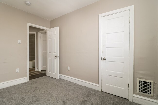 Building Photo - 2535 S Millick St