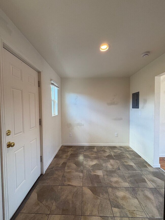Building Photo - 3240 W 55th Pl