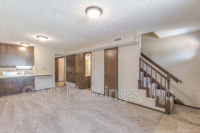 Building Photo - 644 B Earthside Drive