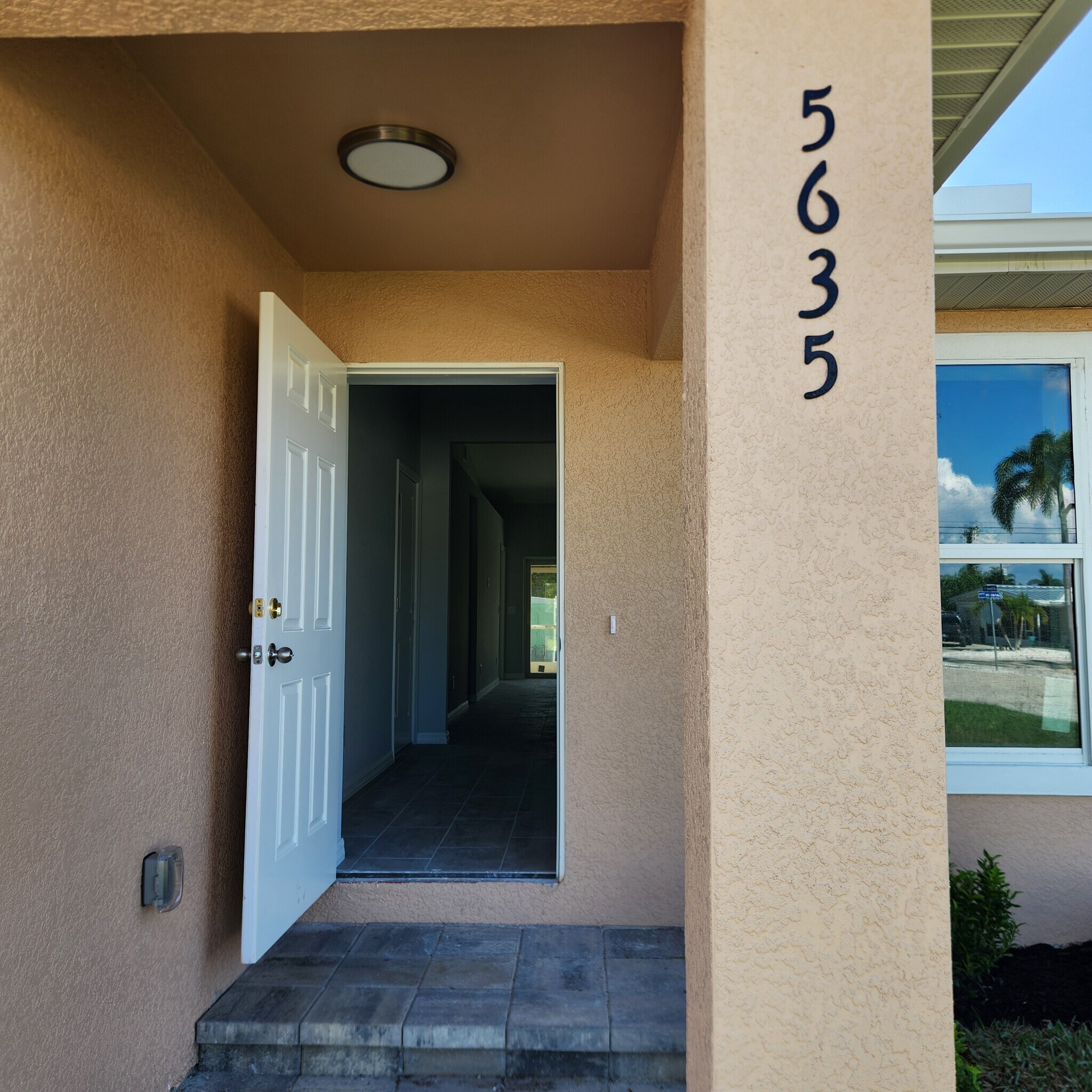Building Photo - 5635 Genesee Pky