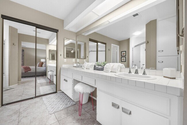 Building Photo - 42315 Liolios Dr
