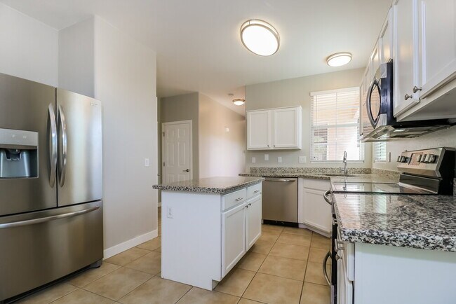 Building Photo - 5123 W Fulton St