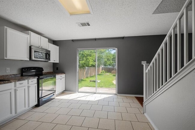 Building Photo - 2412 Byfield Dr