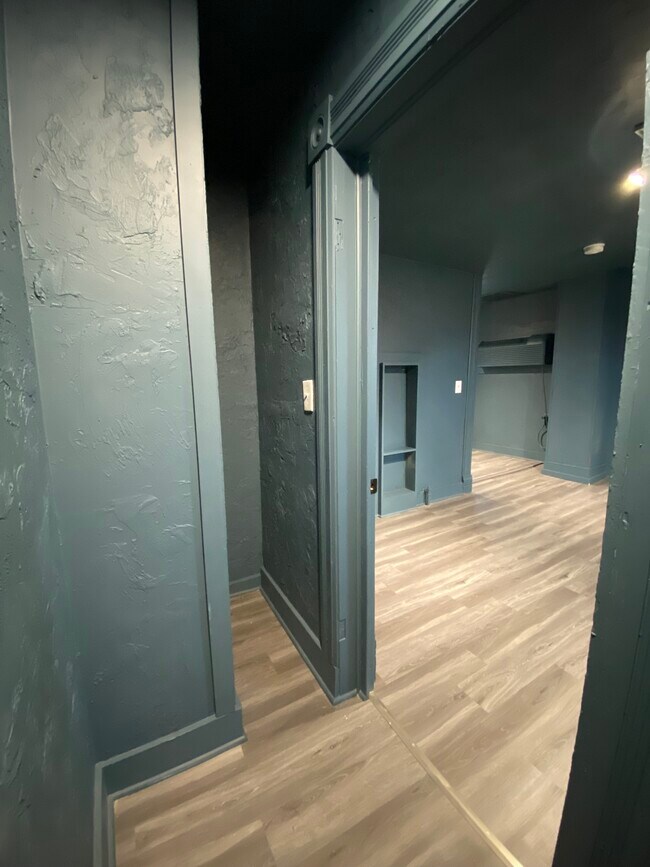 Building Photo - 2200 Richmond Ave