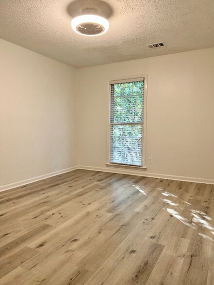 Building Photo - 1166 Booth Rd