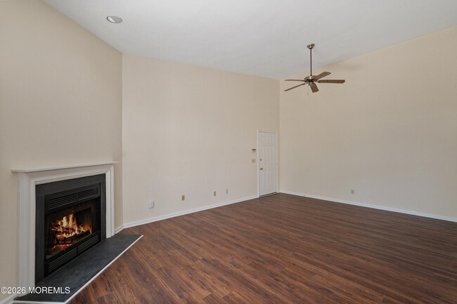 Building Photo - 105 Mt Ln