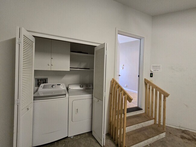 Building Photo - 215 Valley View Dr